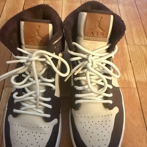 Wmns Air Jordan 1 Mid SE 'Cream Dark Chocolate'